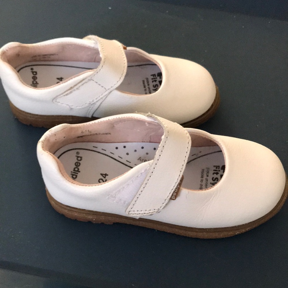 Pediped White Velcro shoe. Excellent condition